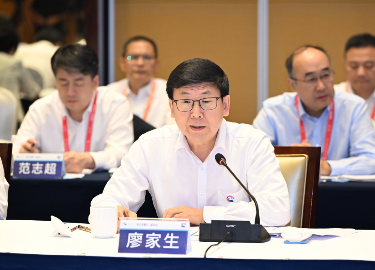 81fcf16f7279419bbeb96736ae5cd8ec