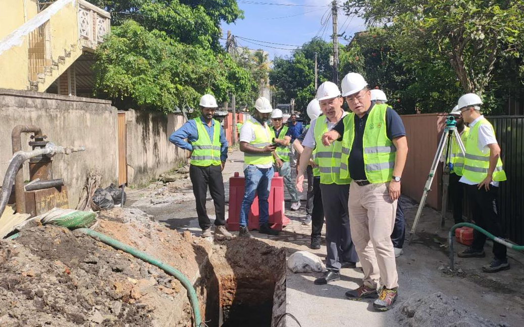 81663bf2a0404e39a3b0e0834eda0e65